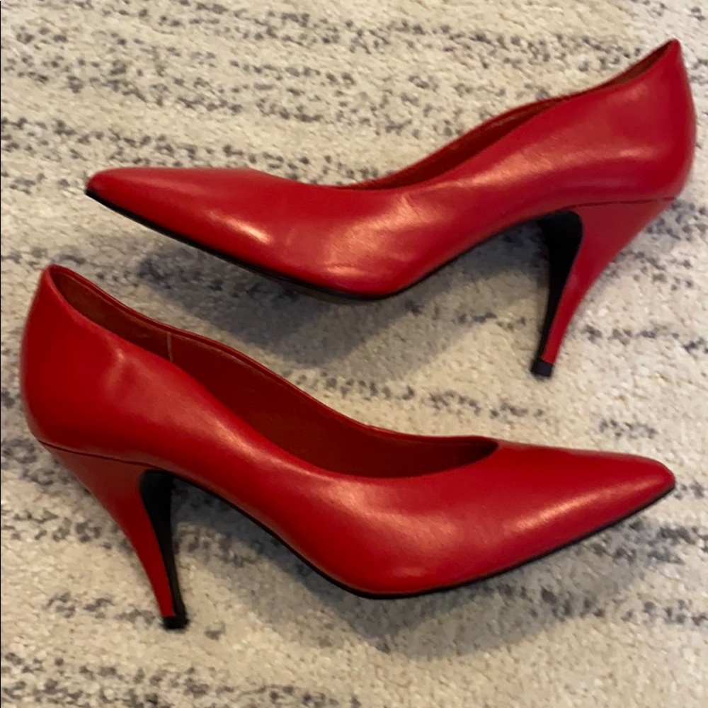 Rush Hour Red Pumps - Picture 10 of 12